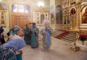 Всенощное бдение в храме в честь Покрова Пресвятой Богородицы г.Саратова