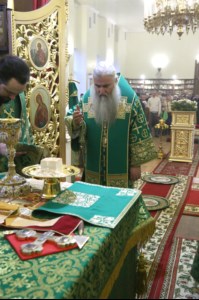 Божественная литургия на Архиерейском подворье — храме во имя преподобного Серафима Саровского г.Саратова
