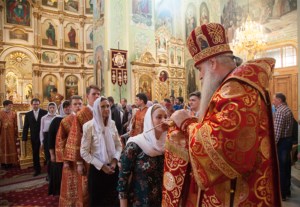 Всенощное бдение в храме в честь Покрова Пресвятой Богородицы г.Саратова