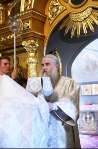 Крещальная литургия в Свято-Троицком соборе Саратова