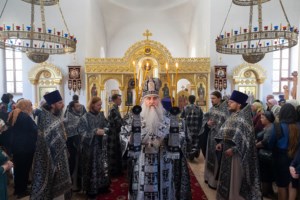 Литургия Преждеосвященных Даров, малое повечерие и утреня Великого Четвертка на Архиерейском подворье — в храме во имя святых равноапостольных Мефодия и Кирилла при СГУ