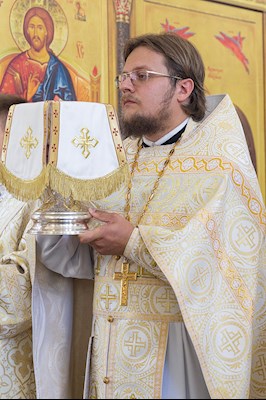 Божественная литургия в храме во имя святителя Митрофана, епископа Воронежского, г.Саратова