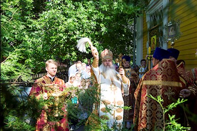 Божественная литургия в храме во имя великомученика и целителя Пантелеимона г. Саратова