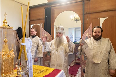 Божественная литургия в храме во имя святого праведного Лазаря Четверодневного на Новоелшанском кладбище г. Саратова