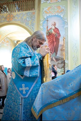 Митрополит Саратовский и Вольский Игнатий совершил вечерню в соединении с Литургией Иоанна Златоуста в Покровском соборе г. Саратова