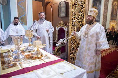 Митрополит Игнатий совершил Божественную литургию в Свято-Духовском соборе г. Саратова