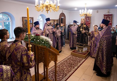 Митрополит Игнатий совершил всенощное бдение в храме в честь иконы Божией Матери «Скоропослушница» г. Шиханы Вольского района