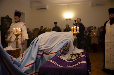 Совершена панихида по саратовским святителям