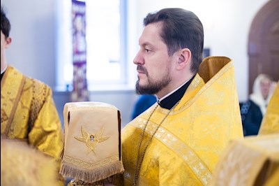 Митрополит Игнатий совершил Божественную литургию в храме во имя святителя Николая Японского г. Саратова