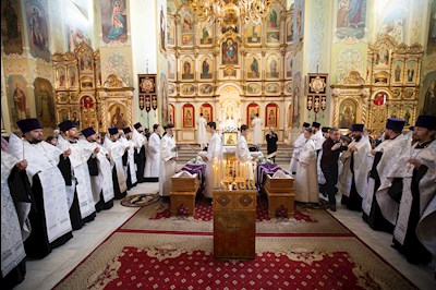 В Покровском соборе прошла торжественная встреча саратовских святителей