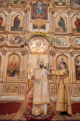 Митрополит Игнатий совершил Божественную литургию в Покровском соборе г. Саратова