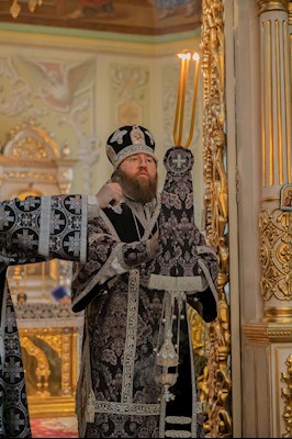 Митрополит Игнатий совершил Литургию Преждеосвященных Даров в Покровском соборе г. Саратова