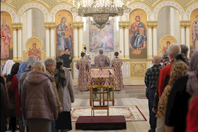 Митрополит Игнатий совершил Божественную литургию в соборном храме святителя Спиридона Тримифунтского г. Саратова