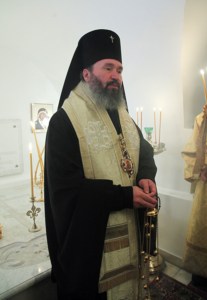 Архиепископ Элистинский и Калмыцкий Юстиниан совершил Божественную литургию в Духосошественском кафедральном соборе города Саратова