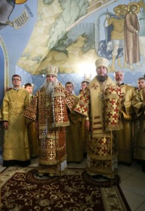 Божественная литургия в Свято-Троицком соборе Саратова