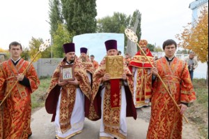 Божественная литургия в храме во имя мучениц Веры, Надежды, Любови и матери их Софии поселка Светлый Татищевского района