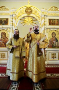 Божественная литургия на Архиерейском подворье — храме во имя преподобного Серафима Саровского г. Саратова