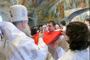 Крещальная литургия в Свято-Троицком кафедральном соборе города Саратова