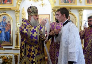 Божественная литургия в храме во имя святителей Василия Великого, Григория Богослова, Иоанна Златоуста г. Саратова