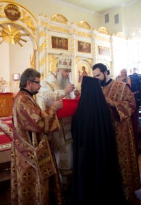 Божественная литургия на Архиерейском подворье — храме во имя преподобного Серафима Саровского города Саратова