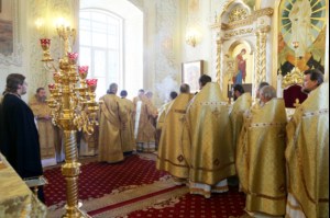 Божественная литургия и молебен у мощей святого равноапостольного князя Владимира в Покровском храме г.Саратова