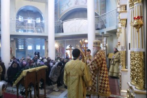Божественная литургия в храме во имя Всех Святых, в земле Российской просиявших г. Саратова
