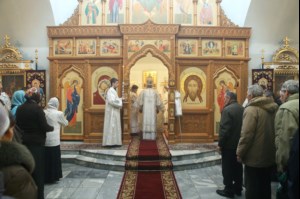 Божественная литургия и панихида в храме во имя святителя и чудотворца Николая на Елшанском кладбище г. Саратова