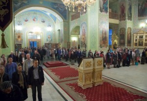 Всенощное бдение в храме в честь Покрова Пресвятой Богородицы г.Саратова