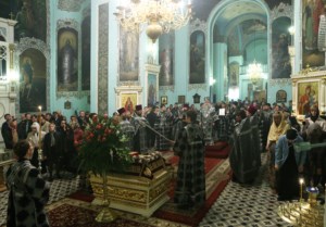 Митрополит Лонгин совершил утреню с Чином погребения