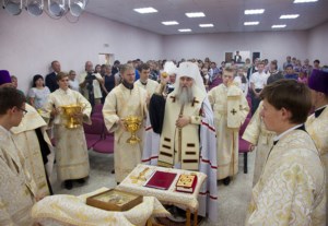 Митрополит Лонгин освятил спортивный зал школы и дом культуры села Сторожевка