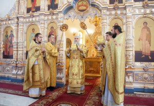Божественная литургия в храме во имя святых первоверховных апостолов Петра и Павла г. Аткарска