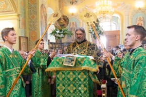 Божественная литургия в храме в честь Покрова Пресвятой Богородицы г. Саратова