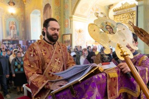 Вечерня в соединении с Литургией Василия Великого и чин умовения ног в храме в честь Покрова Пресвятой Богородицы г. Саратова