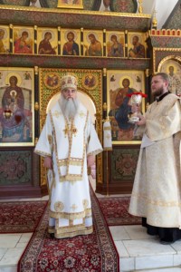Божественная литургия на Архиерейском подворье — в храме в честь иконы Божией Матери «Утоли моя печали» г. Саратова