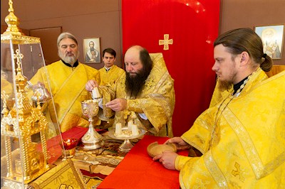 Епископ Манхэттенский Николай совершил Божественную литургию в храме святителя Николая Японского г. Саратова