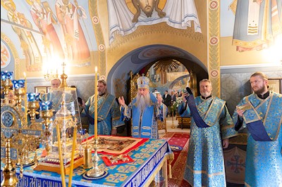 Божественная литургия в Свято-Троицком кафедральном соборе г. Саратова