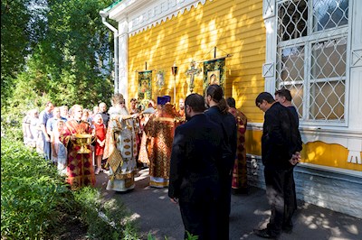 Божественная литургия в храме во имя великомученика и целителя Пантелеимона г. Саратова