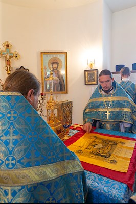 Божественная литургия в храме в честь Владимирской иконы Божией Матери с. Багаевка