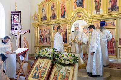 Божественная литургия в храме святых Царственных страстотерпцев г. Саратова
