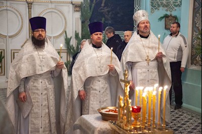 Божественная литургия и панихида в храме в честь Сошествия Святого Духа г. Саратова