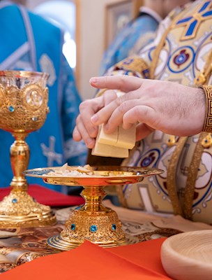 Митрополит Игнатий совершил Божественную литургию в храме в честь иконы Божией Матери «Скоропослушница» г. Шиханы Вольского района