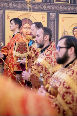 Митрополит Игнатий совершил Божественную литургию в Петропавловском храме Саратова
