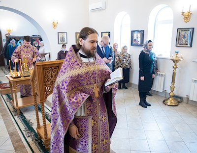 Митрополит Игнатий совершил Божественную литургию в храме святителя Иоанна Златоуста в п. Зональный г. Саратова