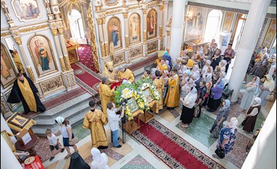Митрополит Игнатий совершил Божественную литургию в храме Всех святых, в земле Русской просиявших, г. Саратова