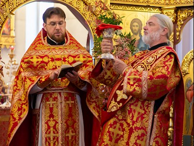Божественная литургия в храме великомученика Георгия Победоносца г. Саратова