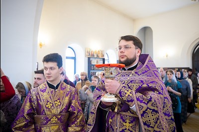 Митрополит Игнатий совершил Божественную литургию в храме преподобного Сергия Радонежского г. Саратова