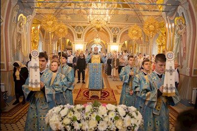 Митрополит Игнатий совершил Божественную литургию в Свято-Троицком кафедральном соборе Саратова