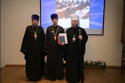 Митрополит Игнатий вручил дипломы выпускникам СПДС