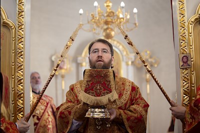 Митрополит Игнатий совершил Божественную литургию пасхальным чином в храме святого пророка Илии п. Сенной Вольского района