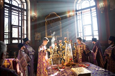 Митрополит Игнатий совершил Божественную литургию в Крестовоздвиженском храме г. Хвалынска